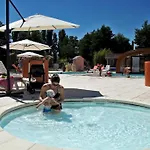 勒阿穆德格内度假酒店 3* Montlaur (Aveyron)