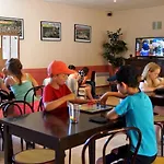 勒阿穆德格内度假酒店 3*