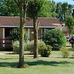 勒阿穆德格内度假酒店 3* Montlaur (Aveyron)
