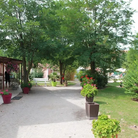 Le Hameau Des Genets 3*